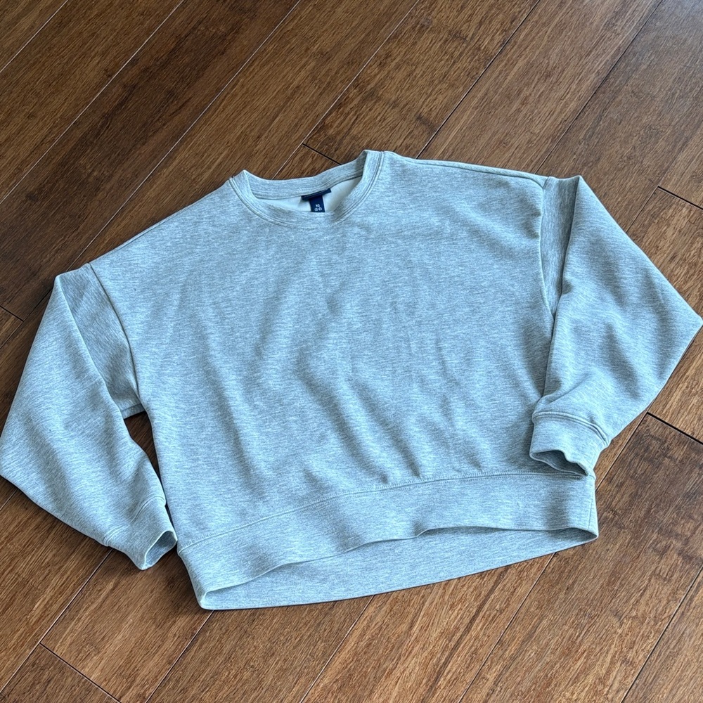 SCOOP NYC Light Gray Crewneck Sweatshirt, xS